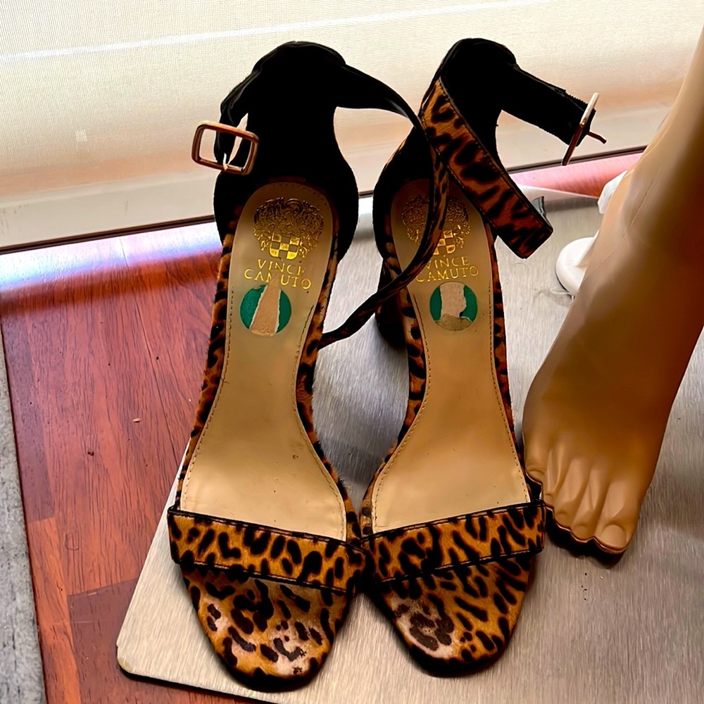 Leopard sandals easy to wear comfortable , easy to wear with jeans and dressy